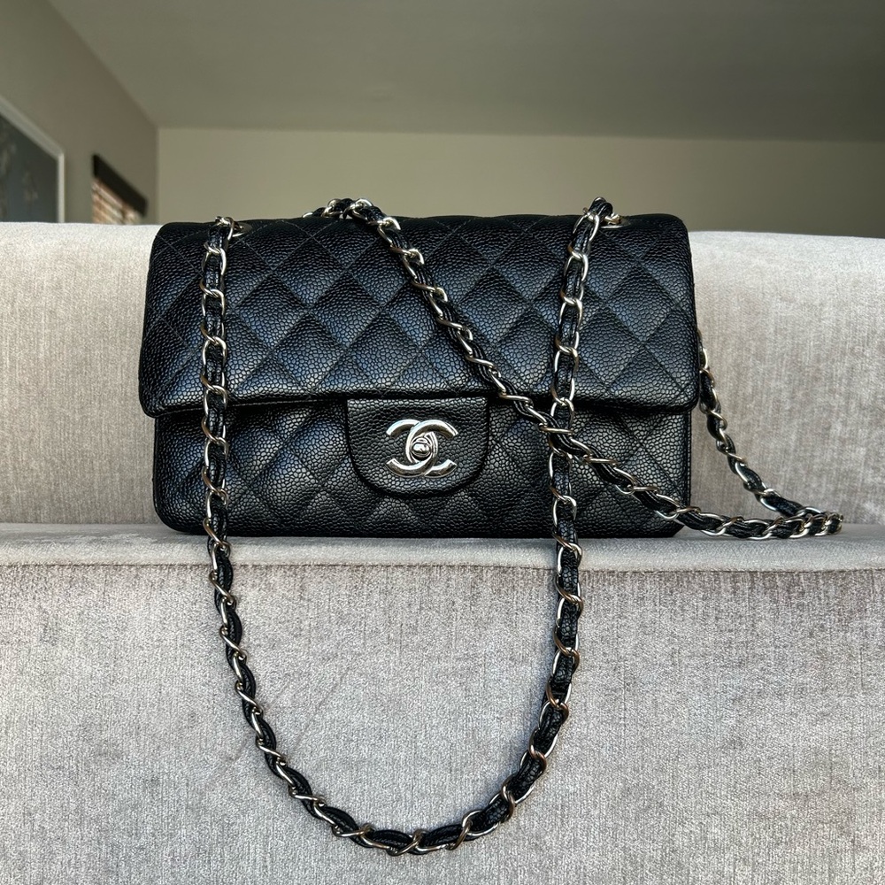 Leather chain shoulder bag